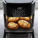 Electrolux Air Fryer Forno 5 x 1 12L 1700W Digital Espeto Giratório 2 Bandejas Antiaderentes 10 funções 7 Receitas aviso sonoro Fritadeira Elétrica sem Óleo Forno Bancada EAF90 Grafite 127V - Imagem 7
